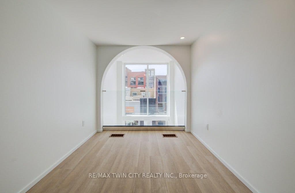 26 King Street E thumbnail 12