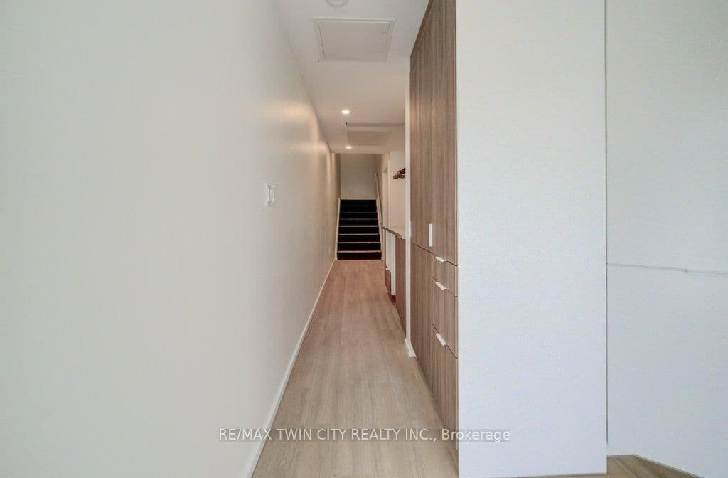 26 King Street E thumbnail 6