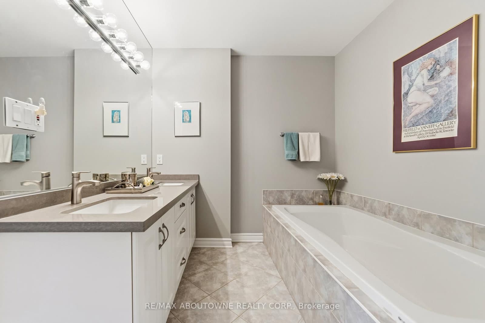 575 Simcoe Street, Unit 12 thumbnail 18