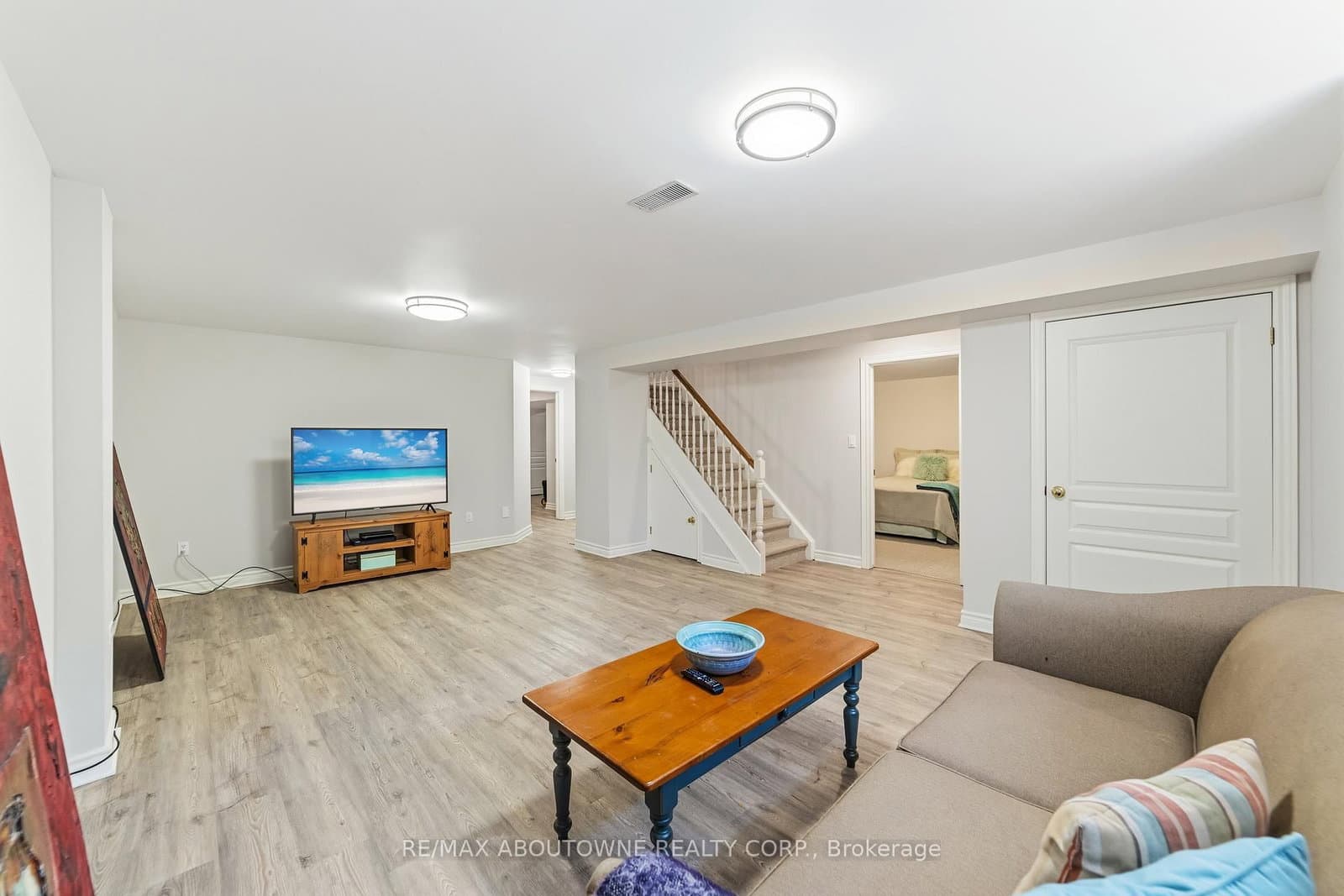 575 Simcoe Street, Unit 12 thumbnail 23