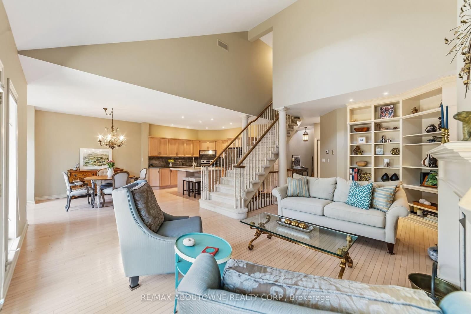 575 Simcoe Street, Unit 12 thumbnail 4