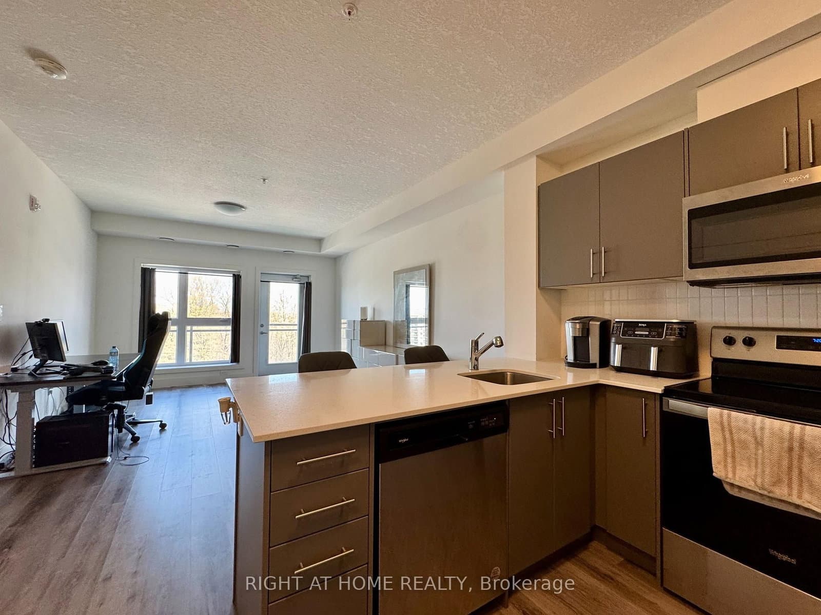 1101 Lackner Place, Unit 401 thumbnail 5