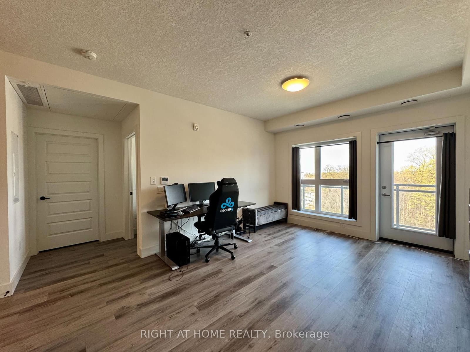 1101 Lackner Place, Unit 401 thumbnail 6