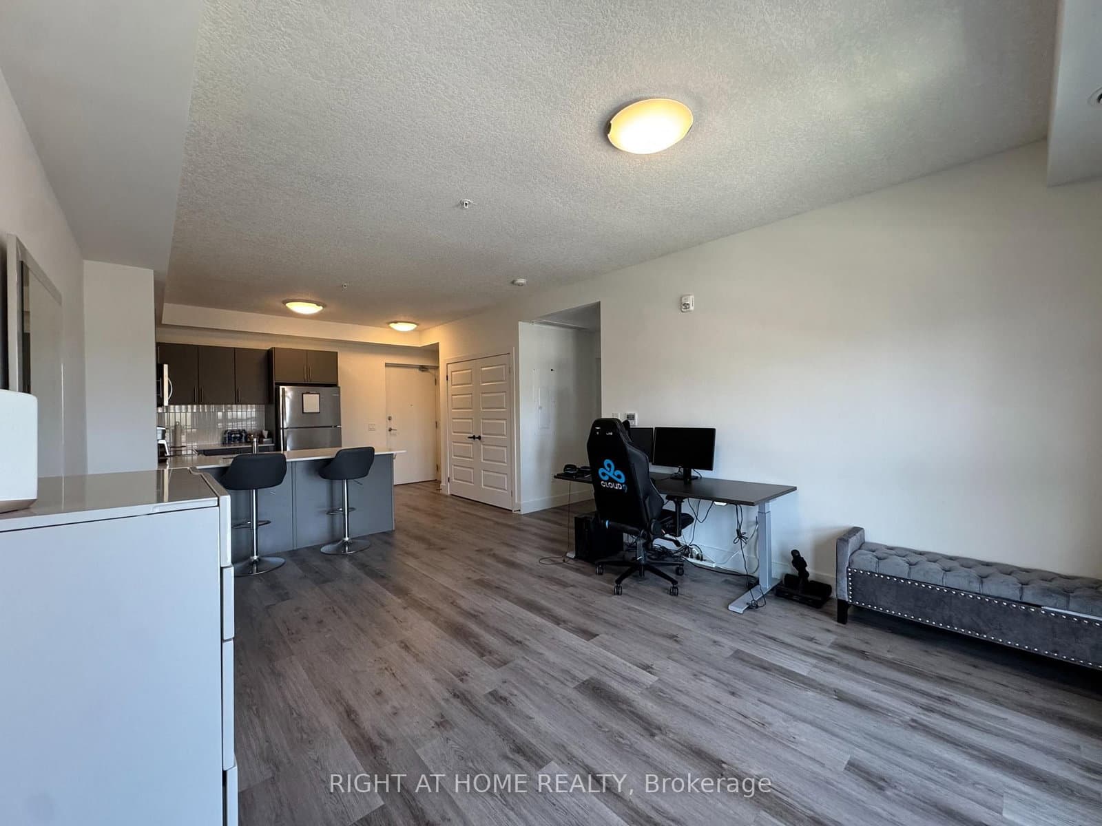 1101 Lackner Place, Unit 401 thumbnail 8