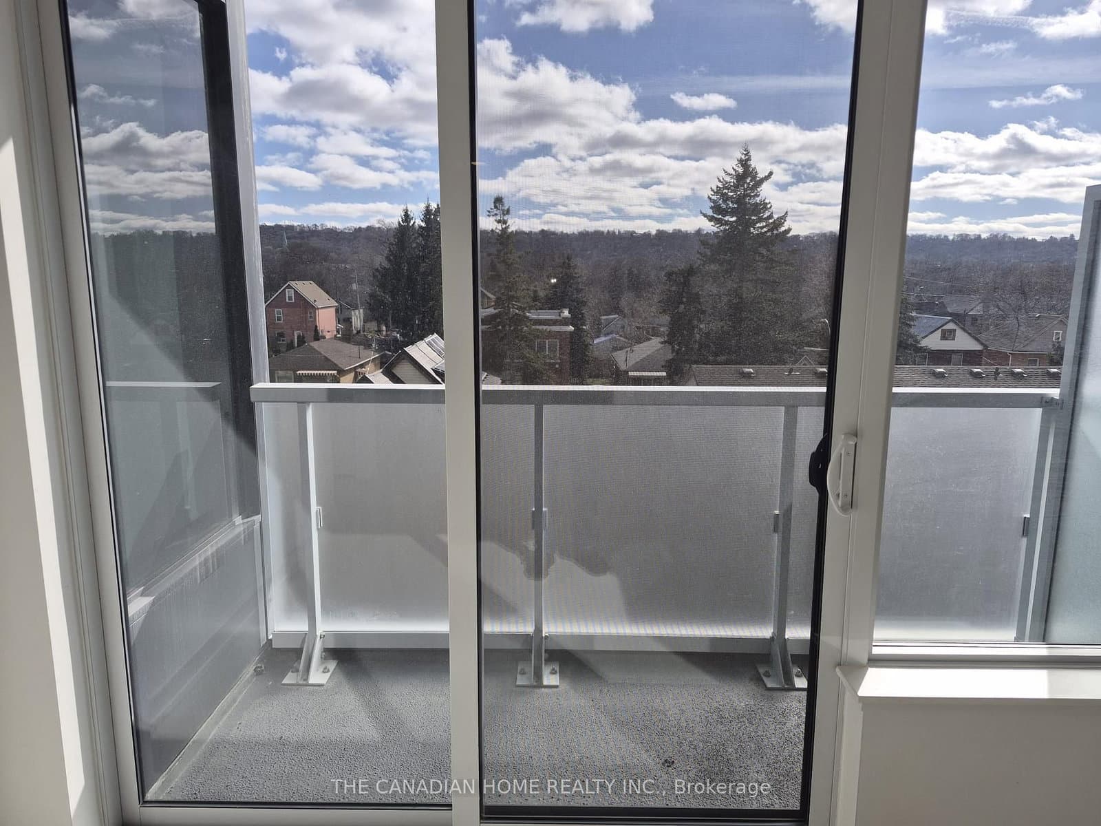 415 Main Street W, Unit 402 thumbnail 2