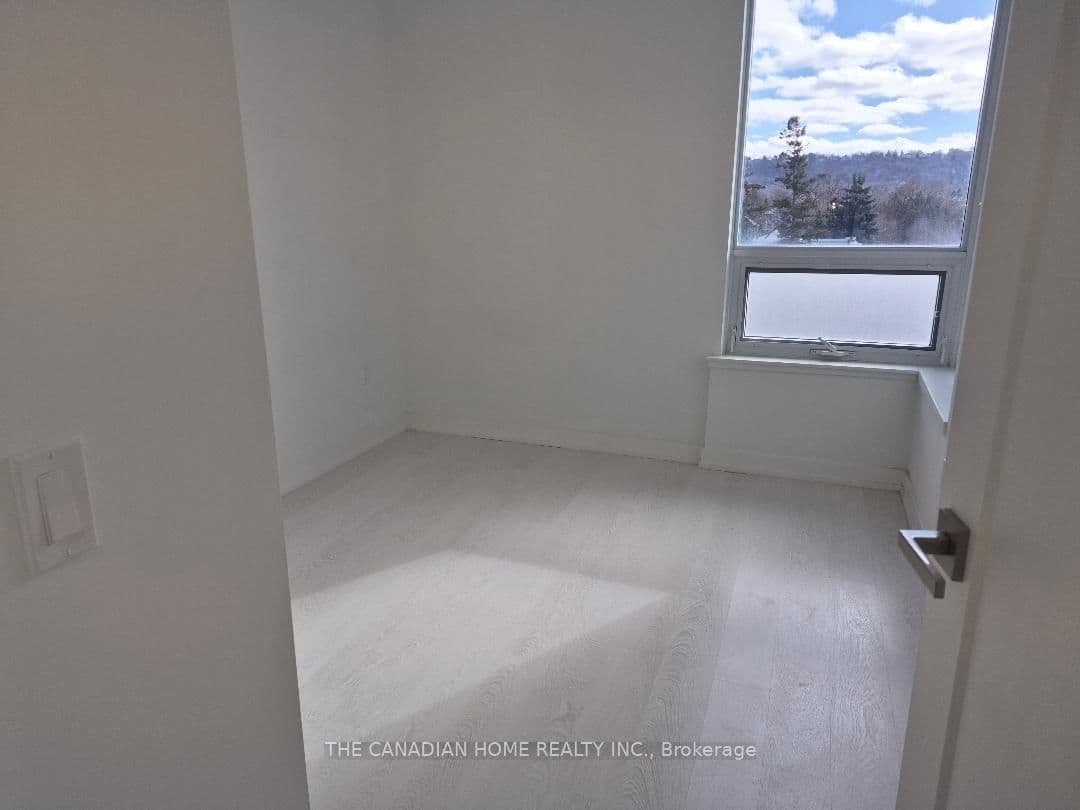 415 Main Street W, Unit 402 thumbnail 3