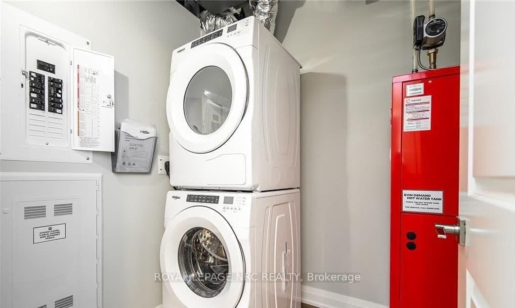 120 Summersides Boulevard, Unit 300 thumbnail 13