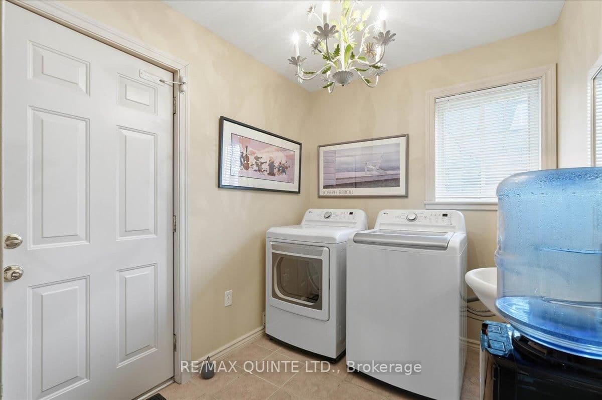 46 Lake Breeze Court thumbnail 18