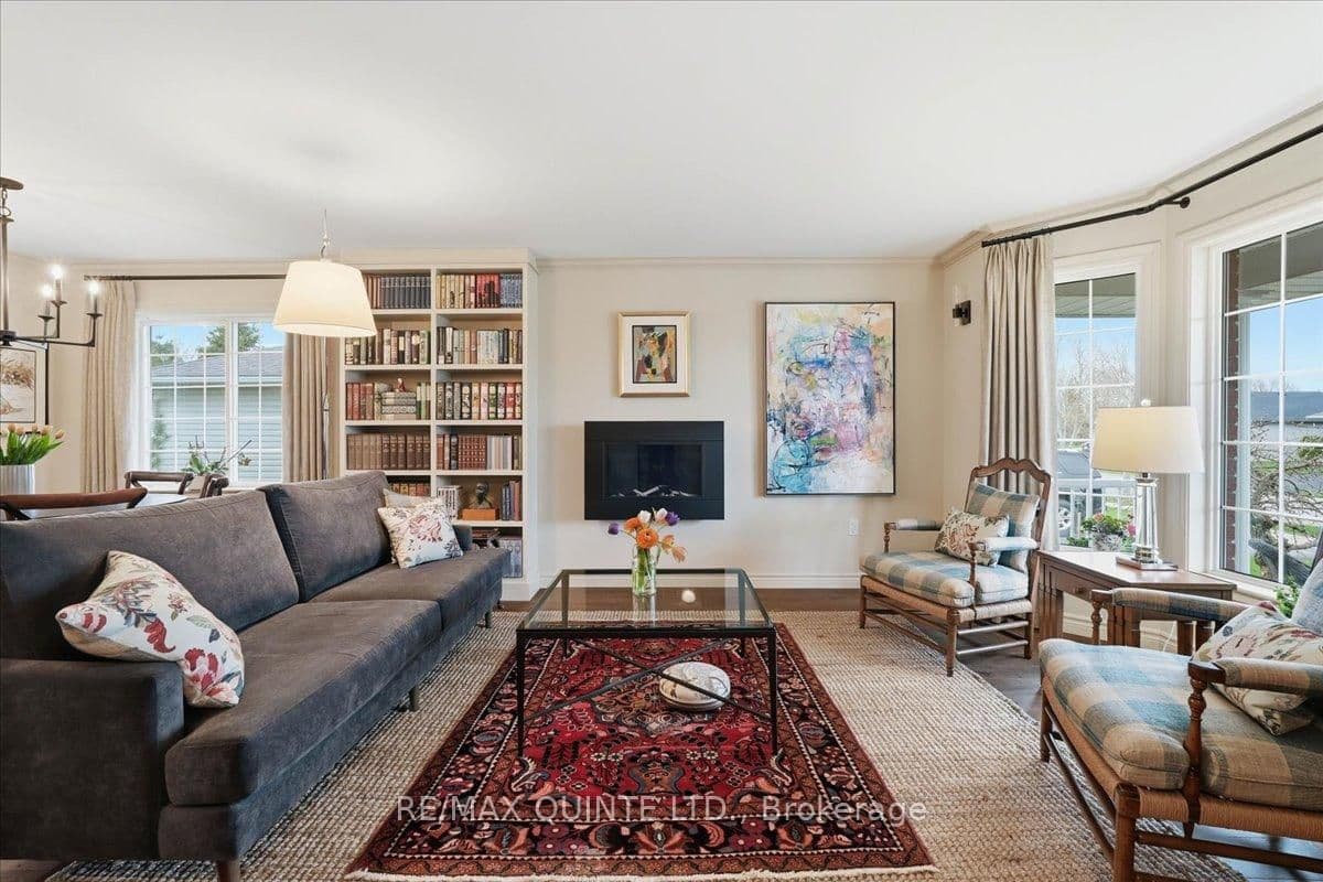 46 Lake Breeze Court thumbnail 5