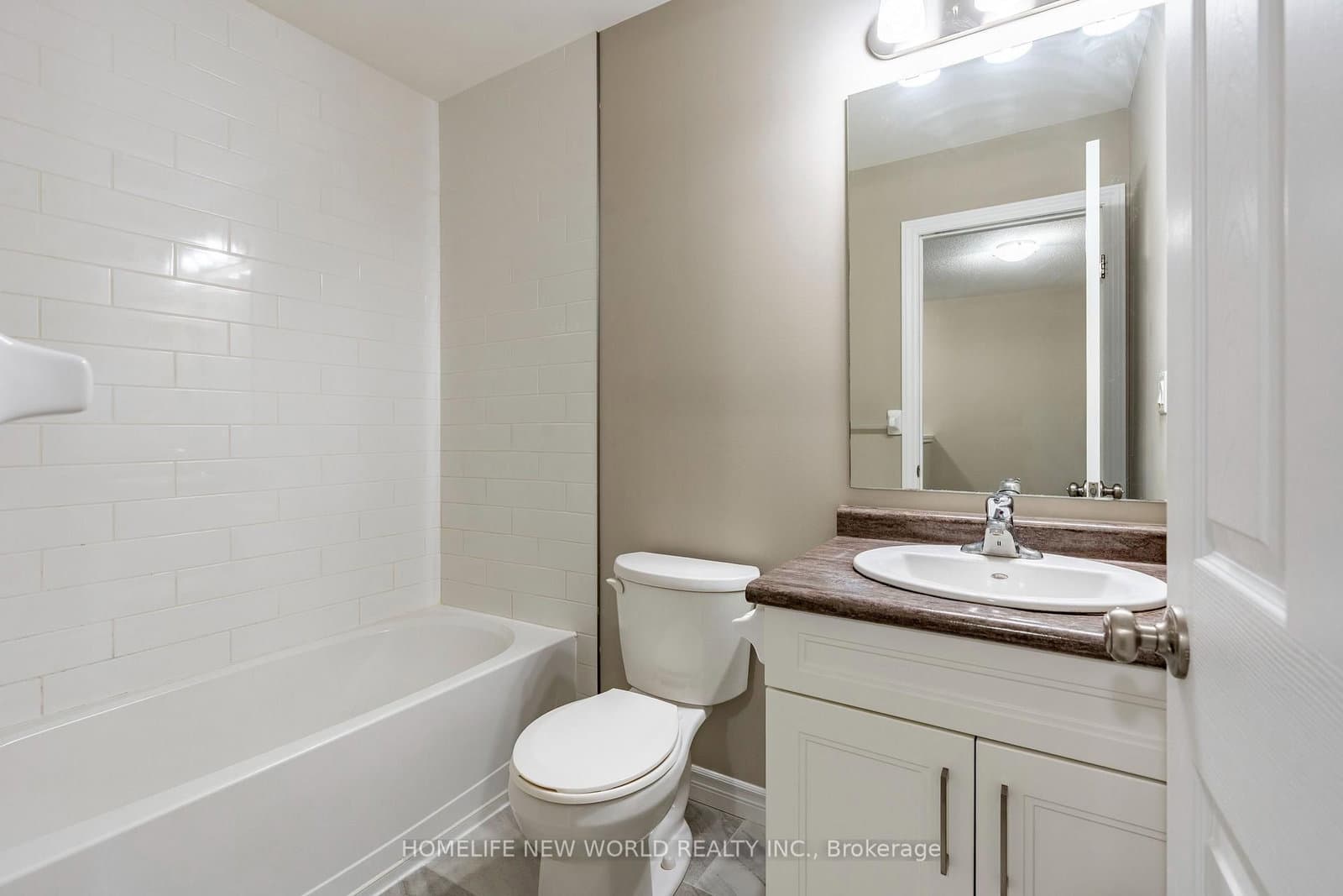 452 Avens Street thumbnail 19