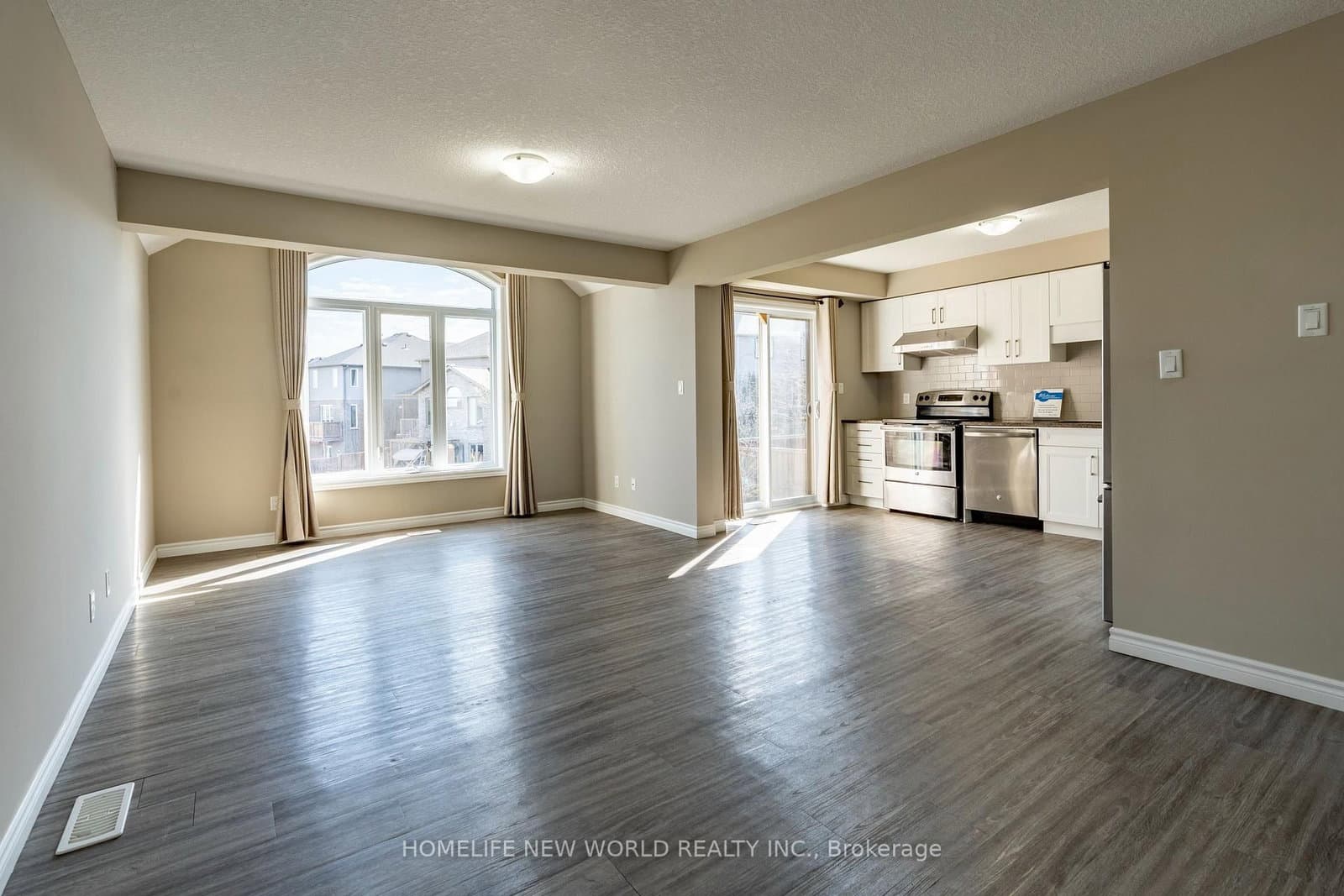 452 Avens Street thumbnail 5