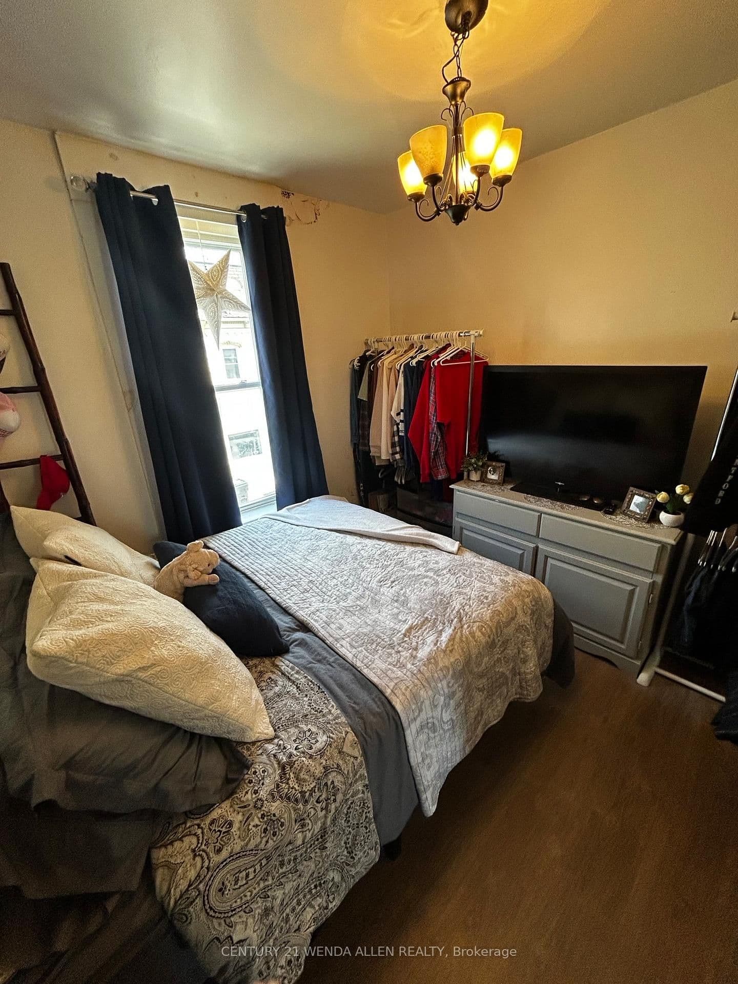 11 Queen Street E thumbnail 11