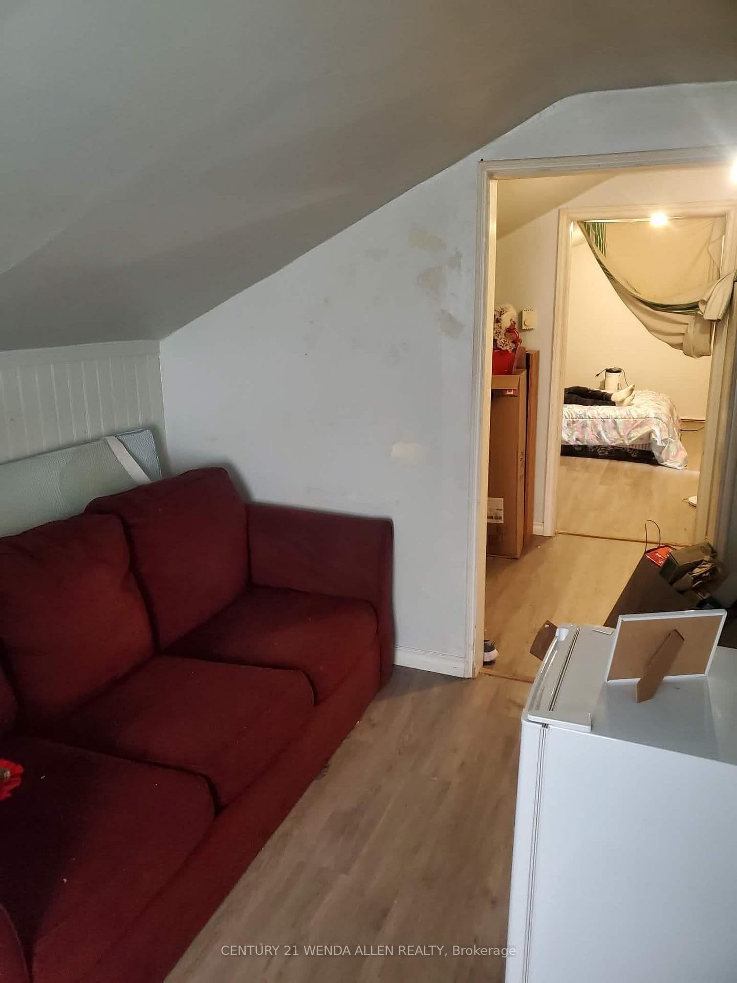 11 Queen Street E thumbnail 13
