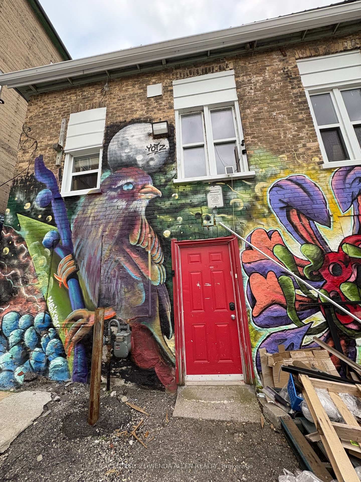 11 Queen Street E thumbnail 18