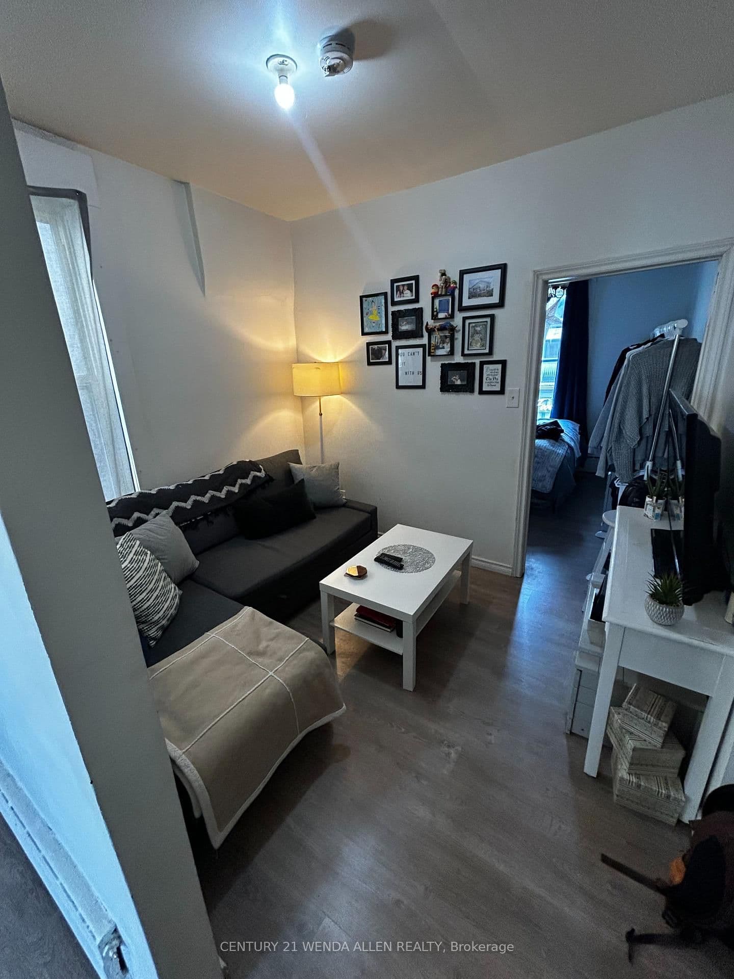 11 Queen Street E thumbnail 5