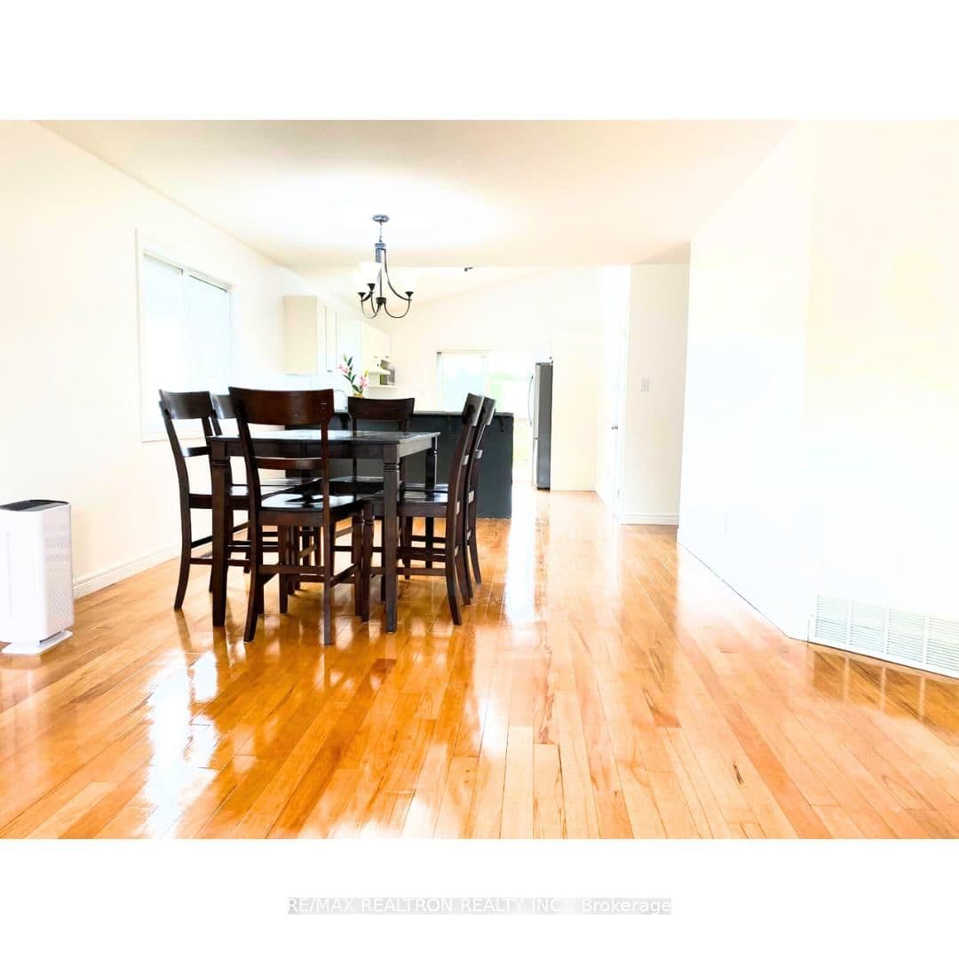 962 Queensborough Court thumbnail 7