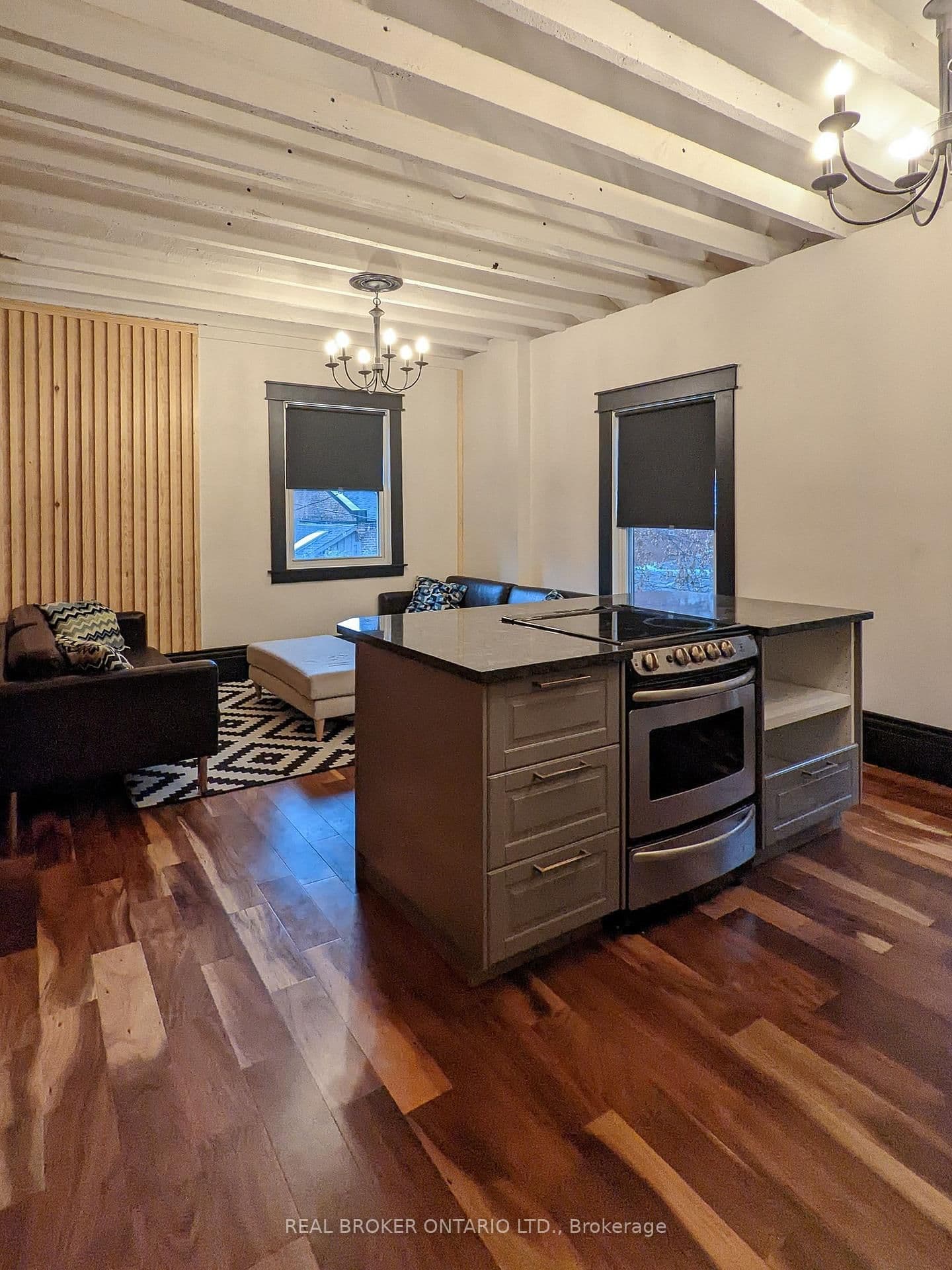 158 Hunter Street E thumbnail 17
