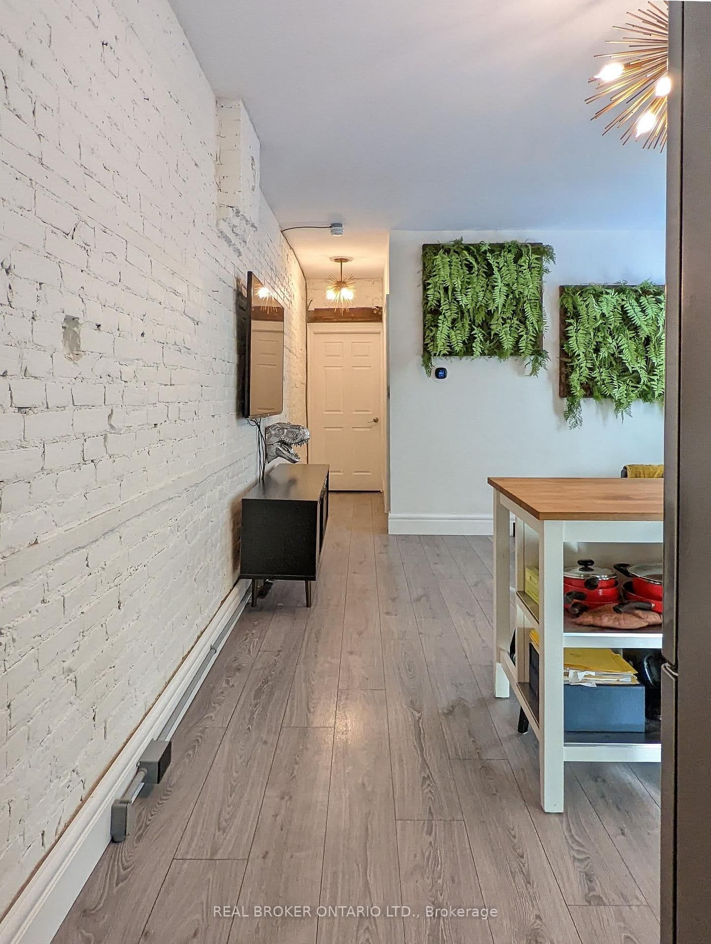 158 Hunter Street E thumbnail 27