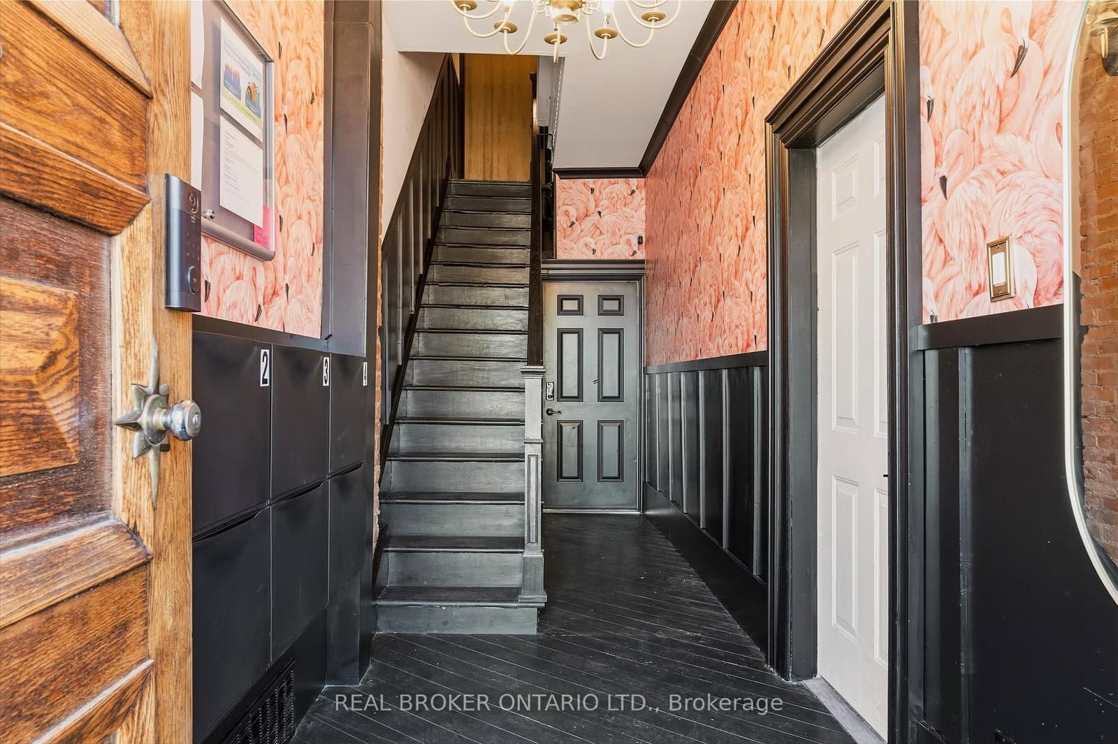 158 Hunter Street E thumbnail 3