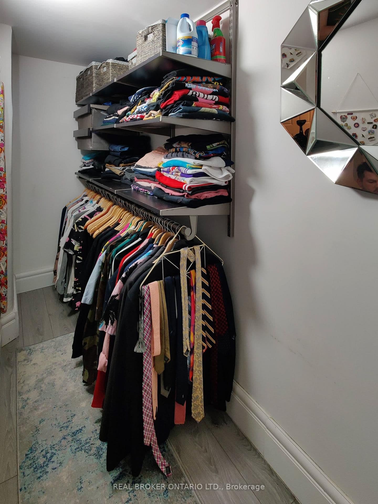 158 Hunter Street E thumbnail 35