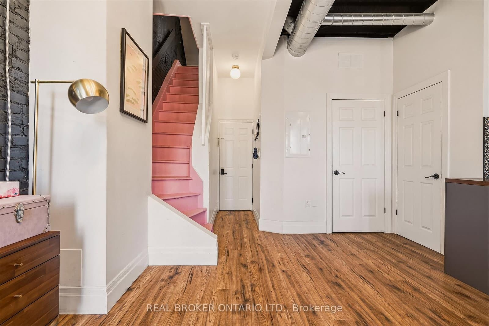 158 Hunter Street E thumbnail 5
