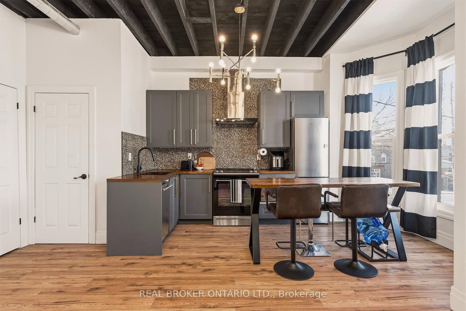 158 Hunter Street E thumbnail 7