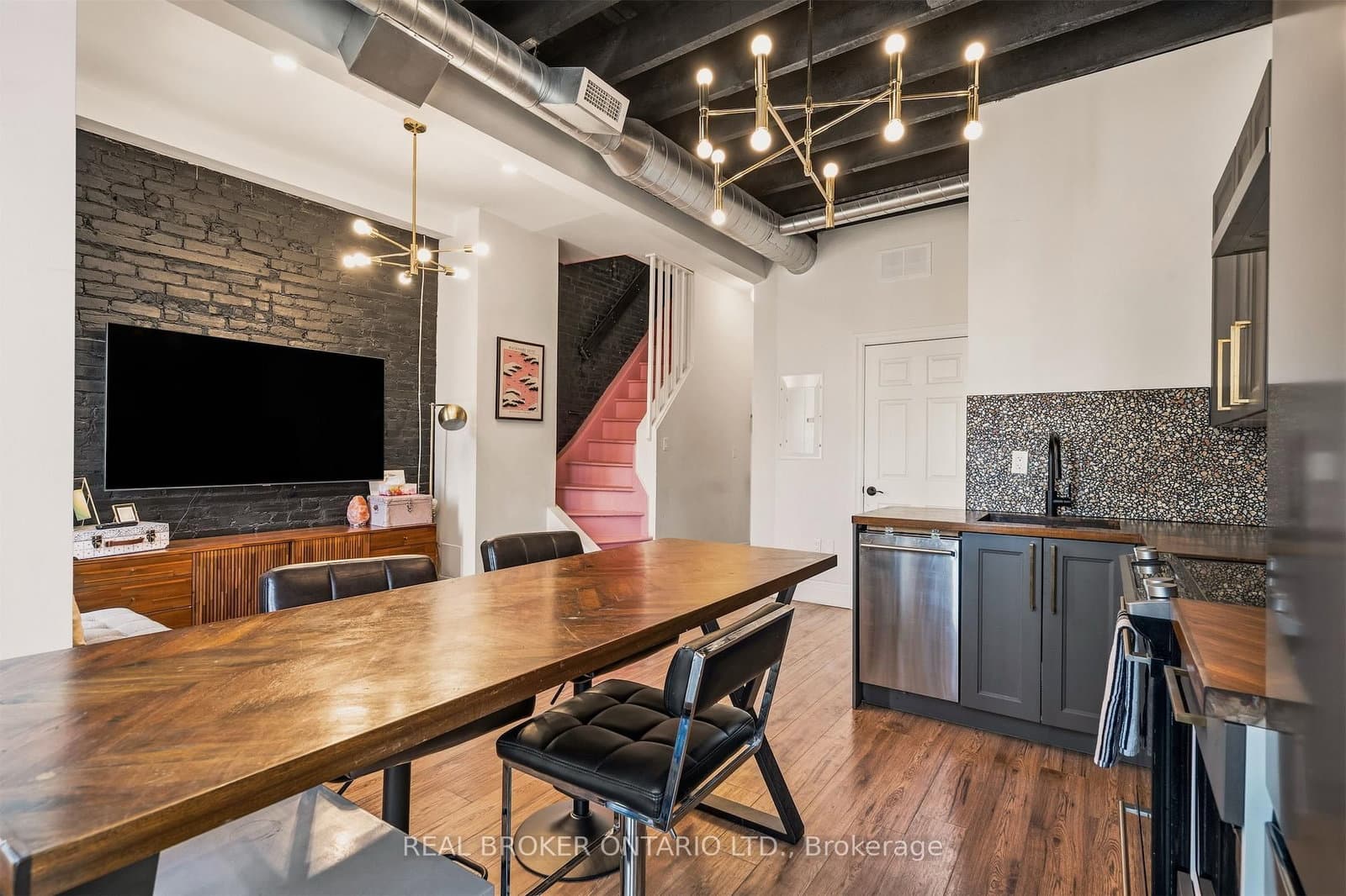 158 Hunter Street E thumbnail 9