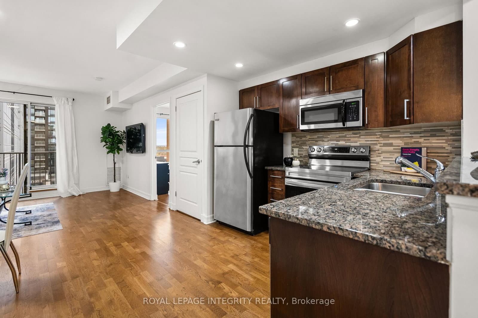 200 Besserer Street, Unit 710 thumbnail 9