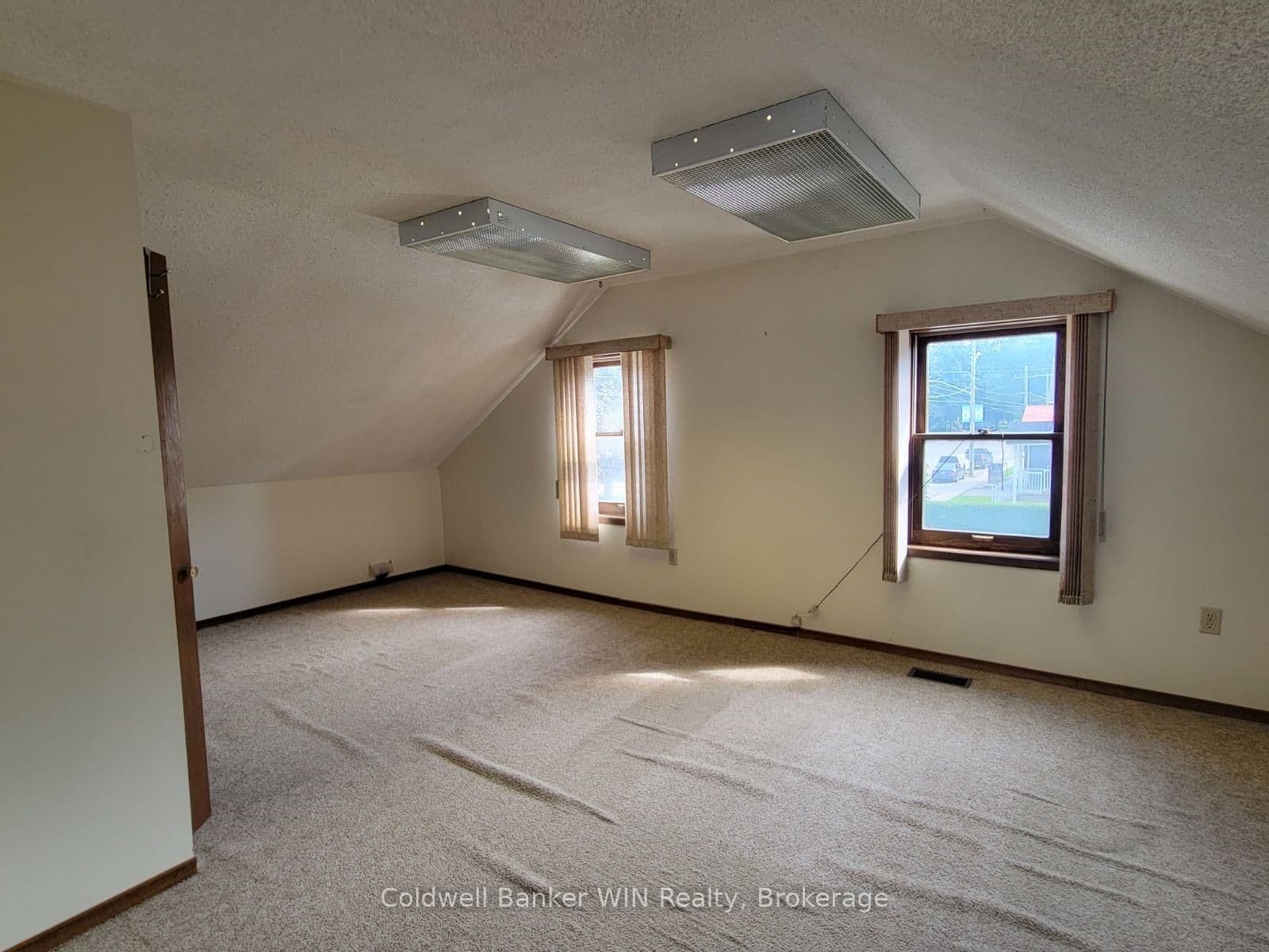 120 King Street E thumbnail 15