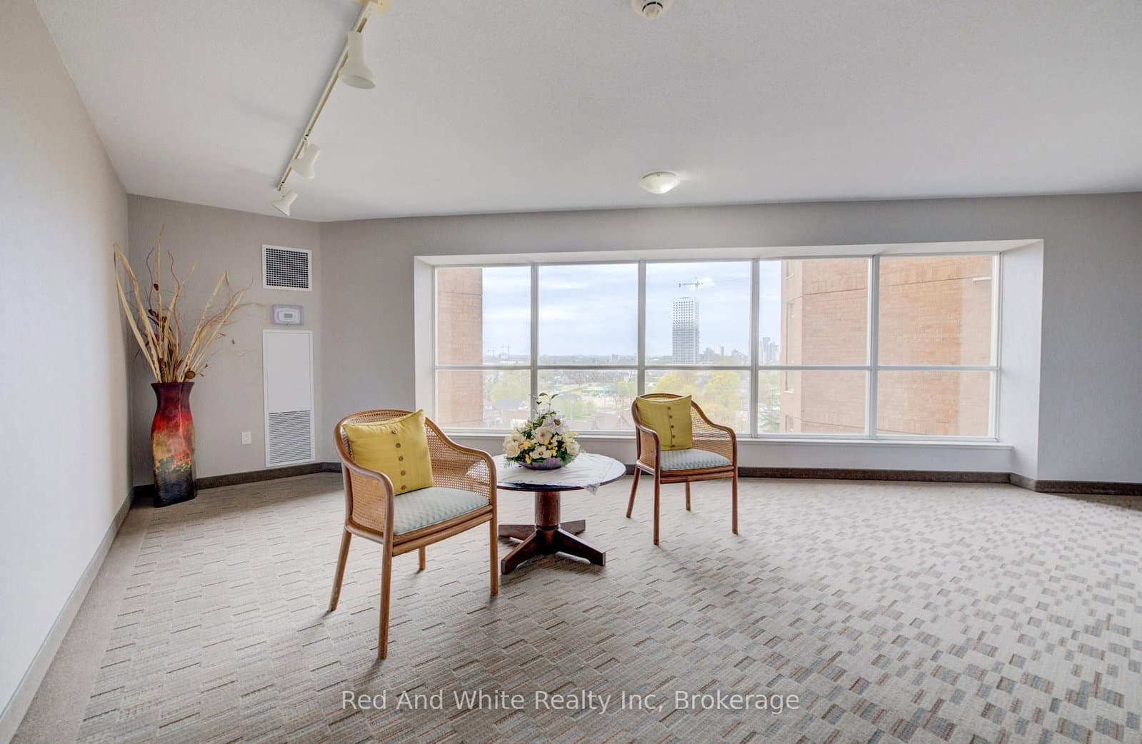 1414 King Street E, Unit 802 thumbnail 25