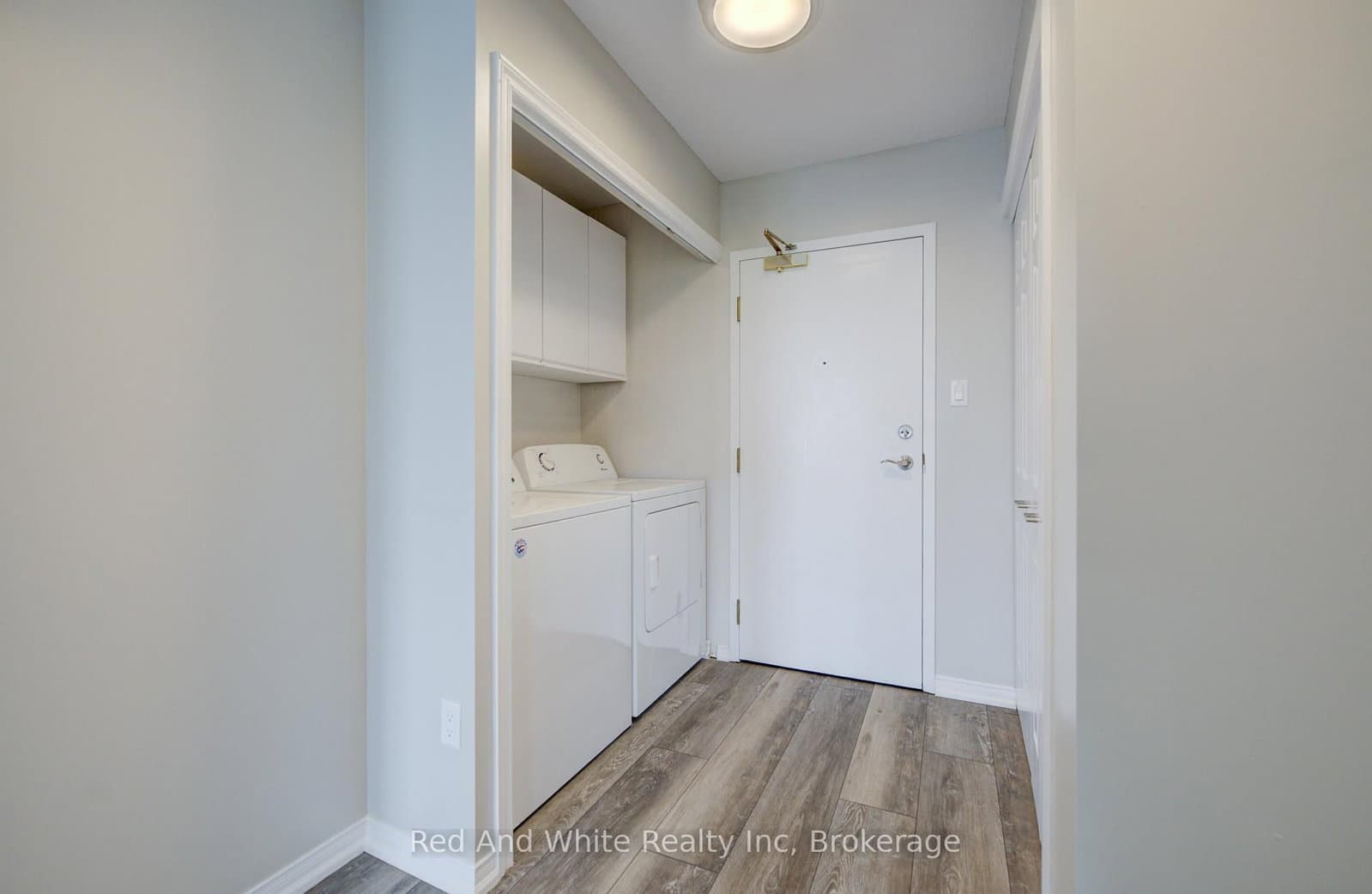 1414 King Street E, Unit 802 thumbnail 7