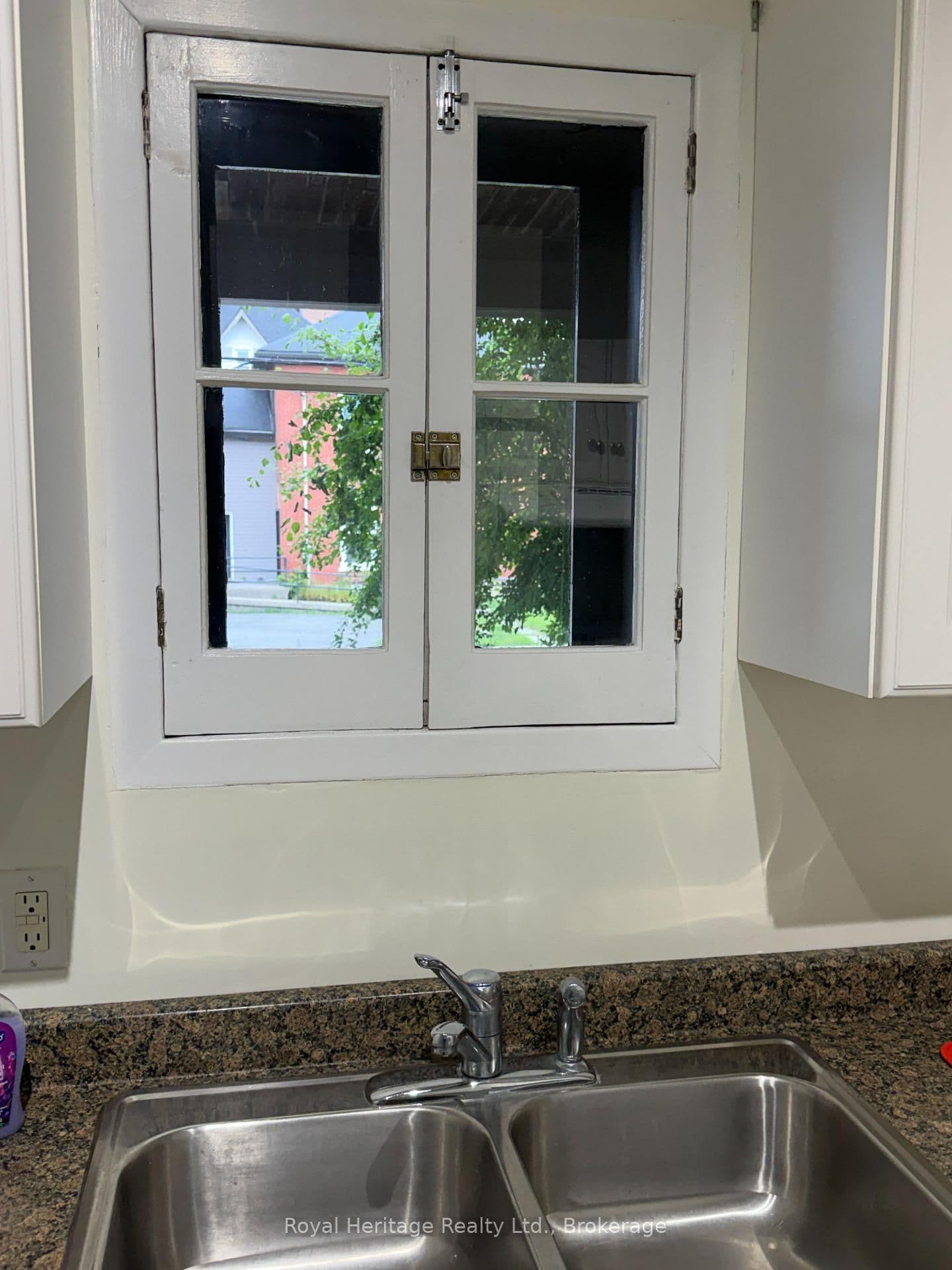 80 Bridge Street W, Unit 4 thumbnail 15