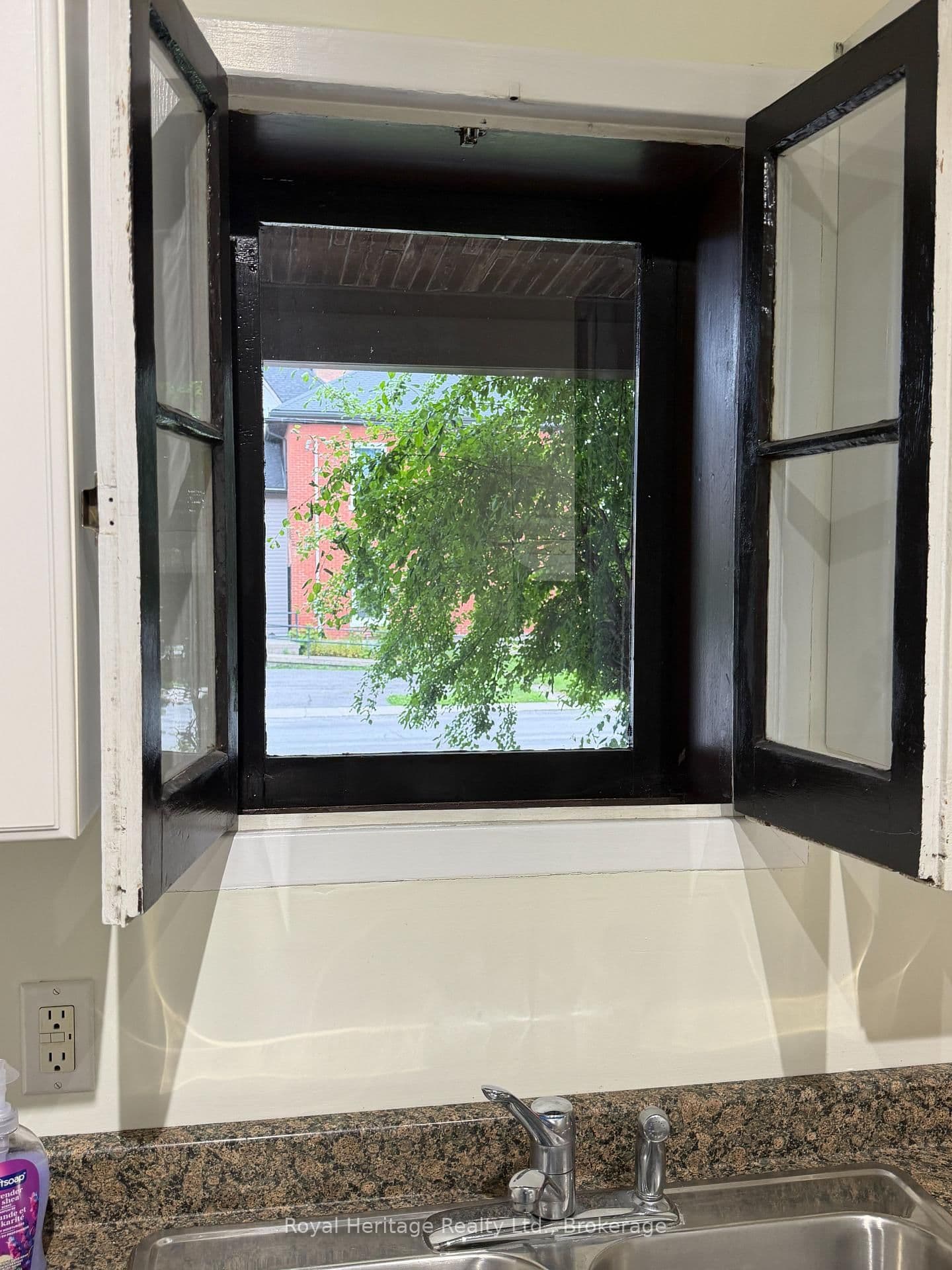 80 Bridge Street W, Unit 4 thumbnail 16