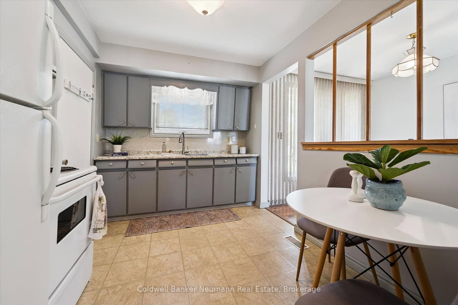 92 Victoria Road N thumbnail 15