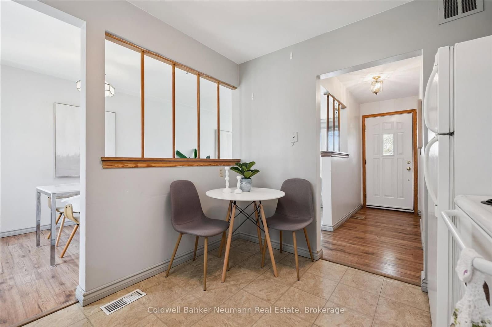 92 Victoria Road N thumbnail 18