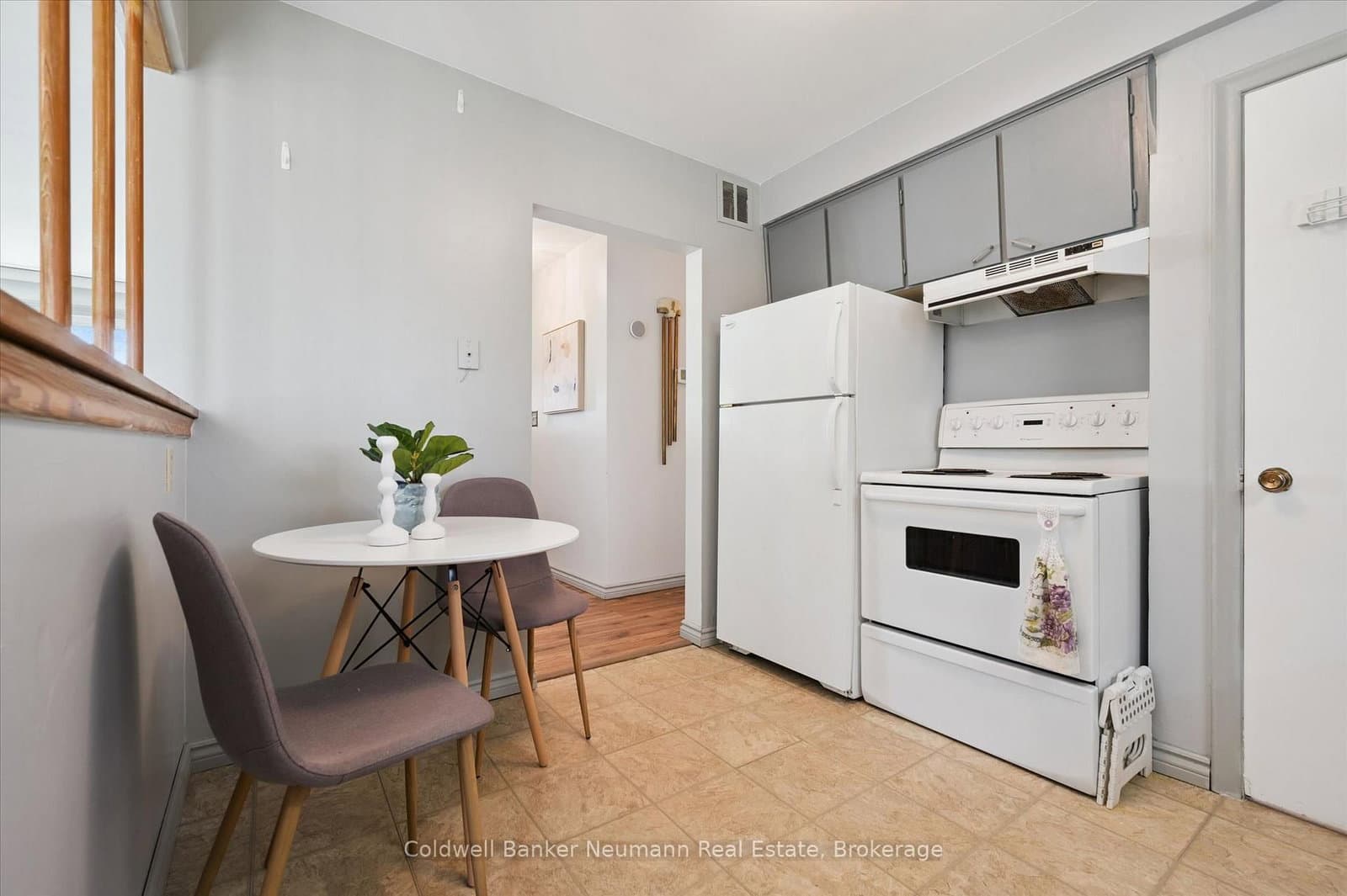 92 Victoria Road N thumbnail 19