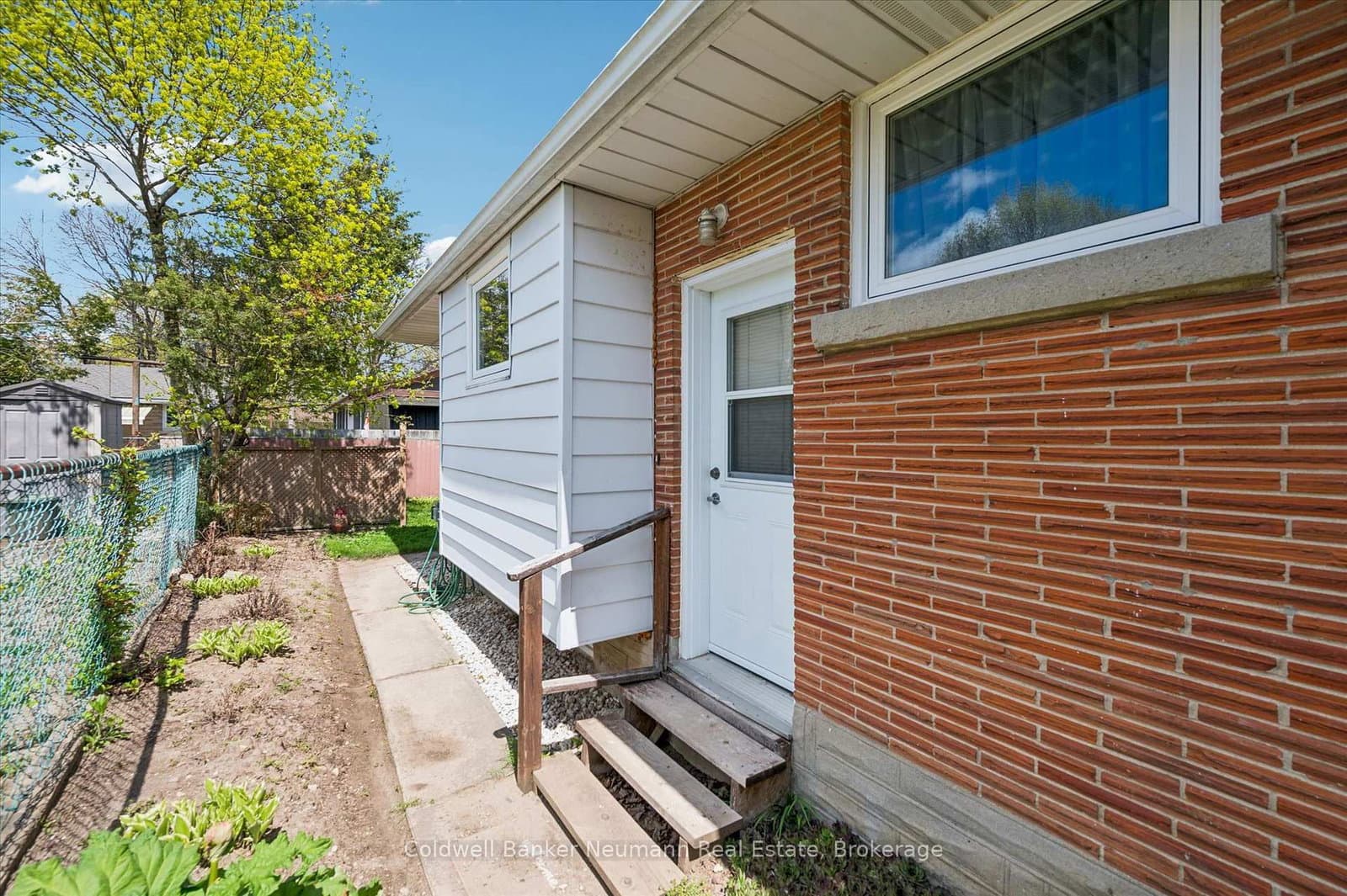 92 Victoria Road N thumbnail 37