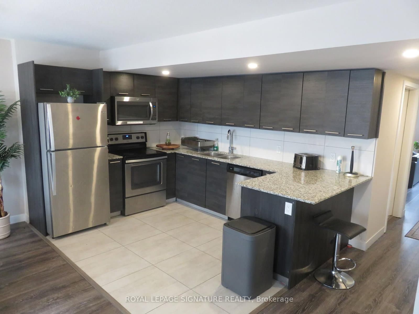 288 Albert Street, Unit 216 thumbnail 3