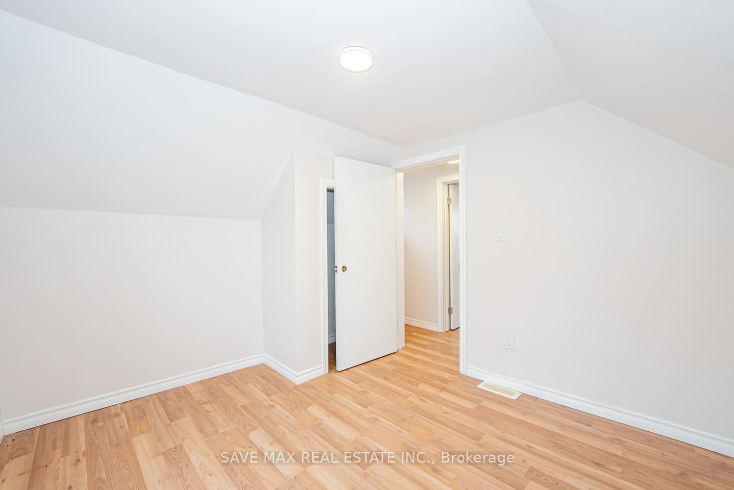 4 Beaumont Crescent thumbnail 31