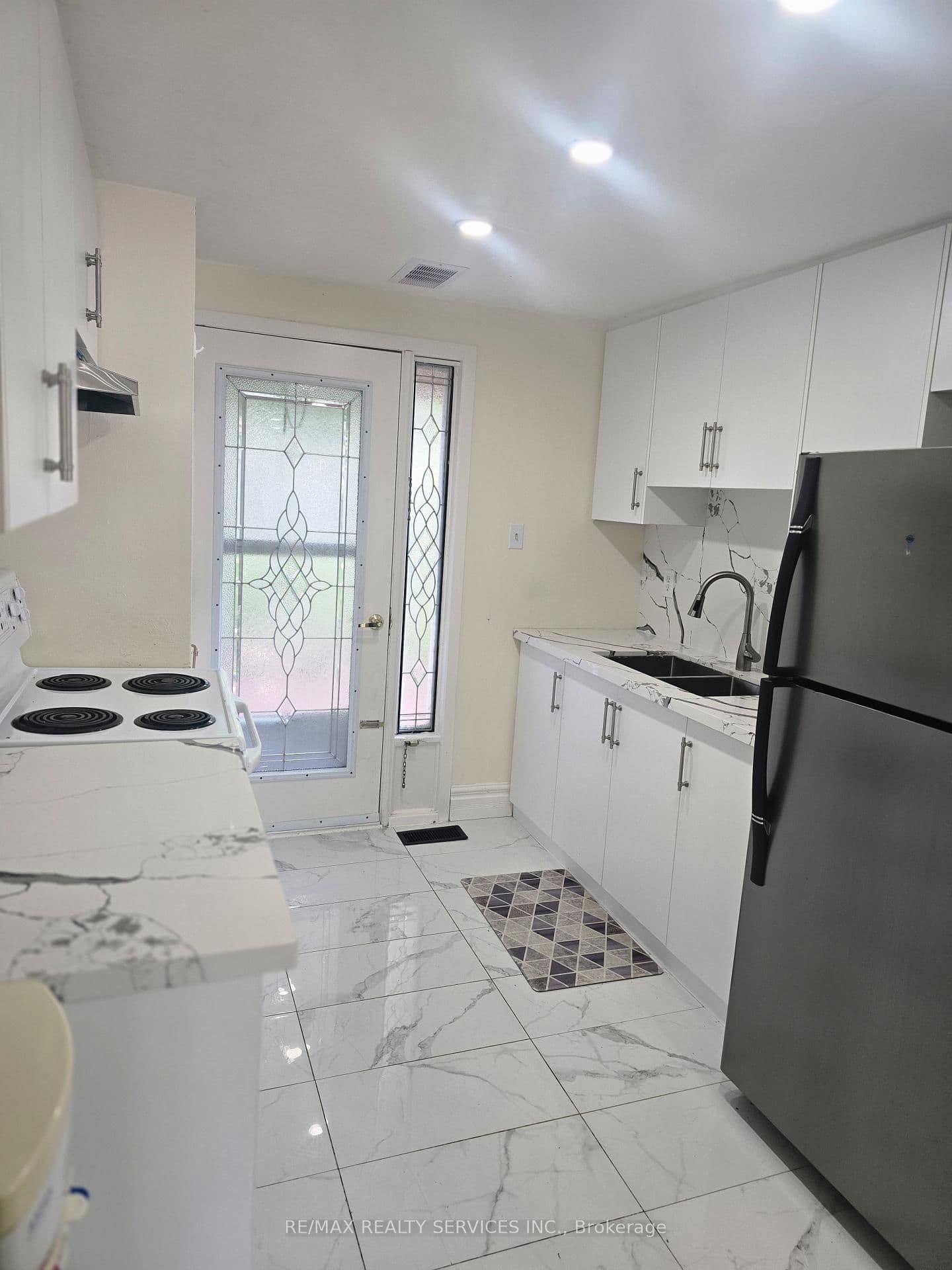238 Linden Drive thumbnail 11