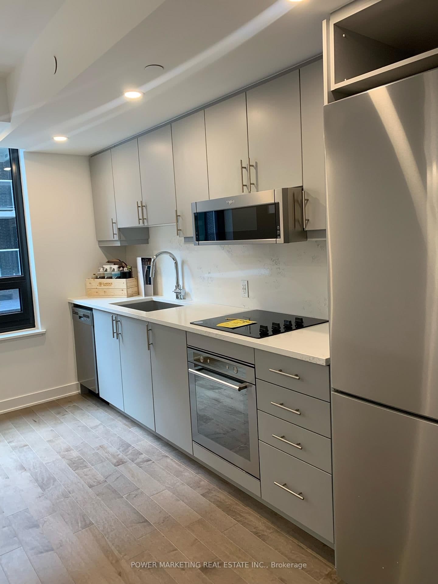 340 QUEEN Street, Unit 408 thumbnail 6
