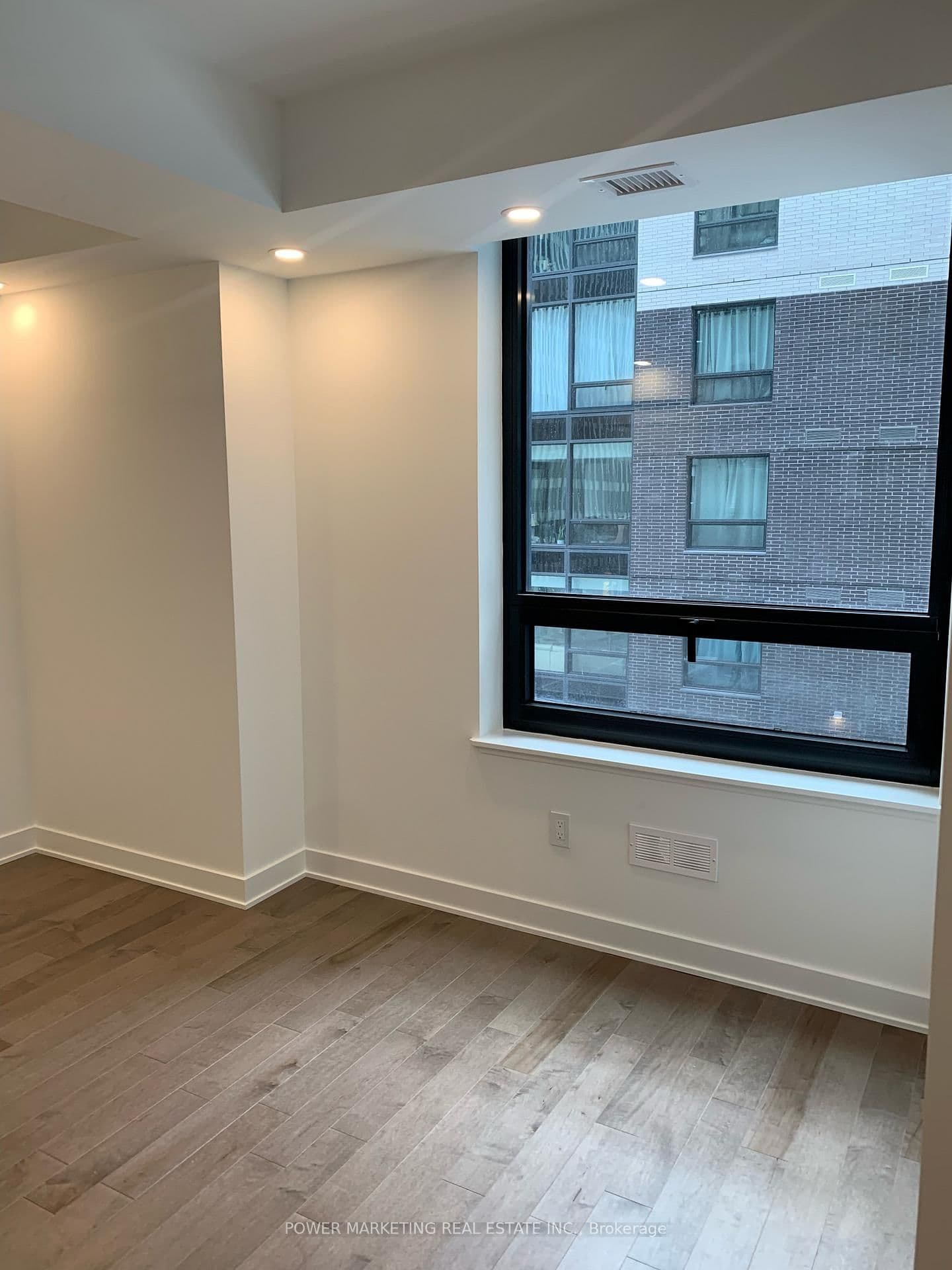 340 QUEEN Street, Unit 408 thumbnail 9
