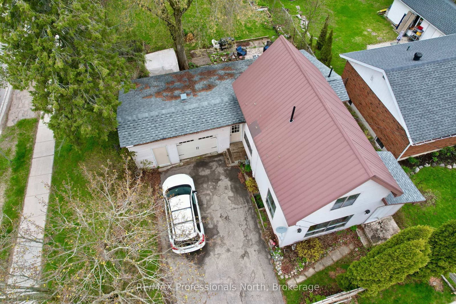 209 Dill St Street thumbnail 2