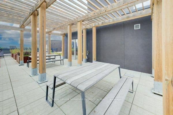 250 Albert Street, Unit 203 thumbnail 3