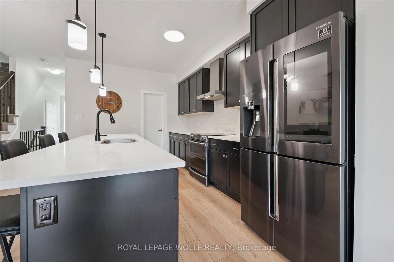 873 Robert Ferrie Drive thumbnail 10