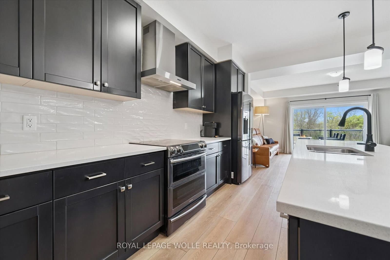 873 Robert Ferrie Drive thumbnail 12