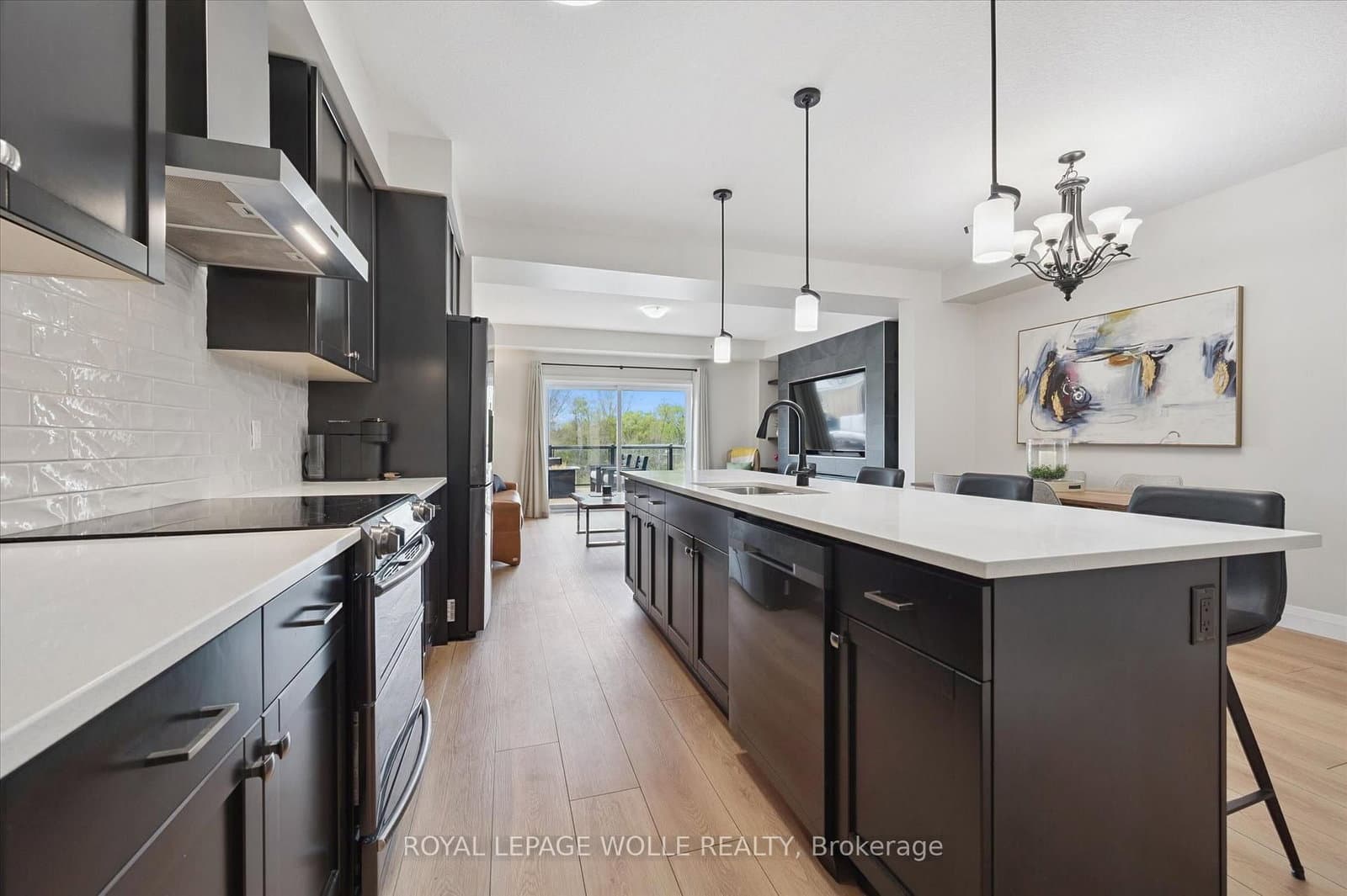 873 Robert Ferrie Drive thumbnail 13