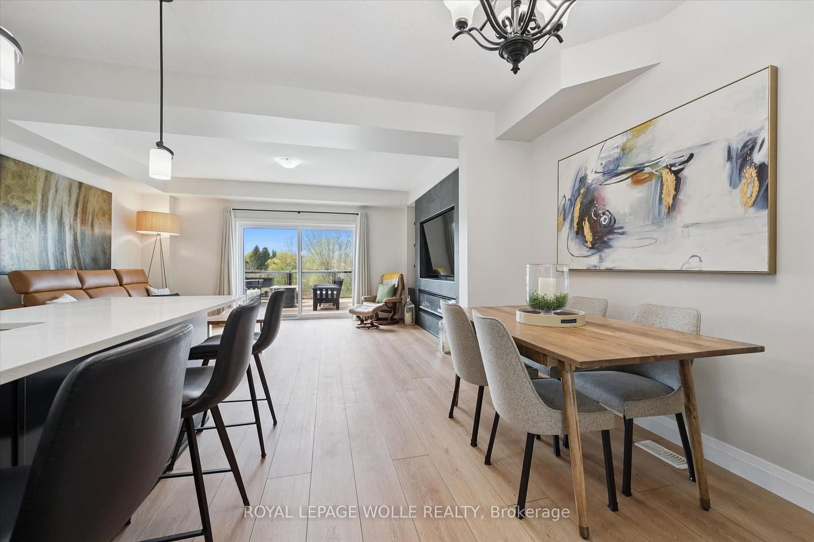 873 Robert Ferrie Drive thumbnail 14