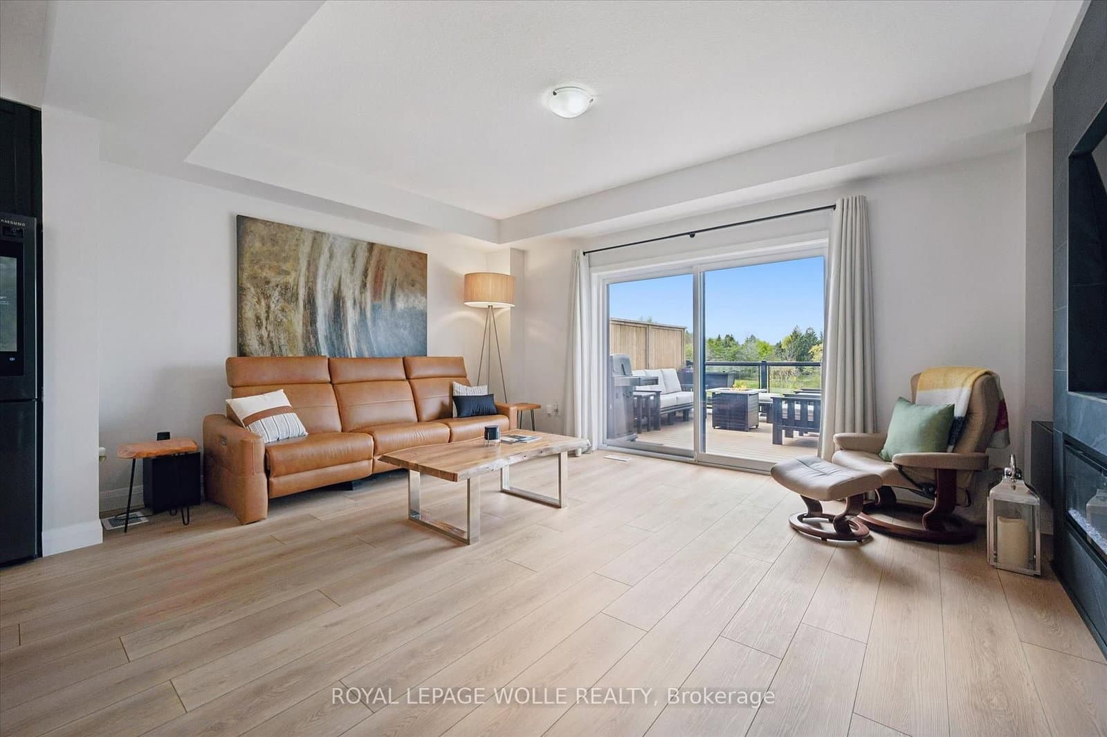 873 Robert Ferrie Drive thumbnail 15