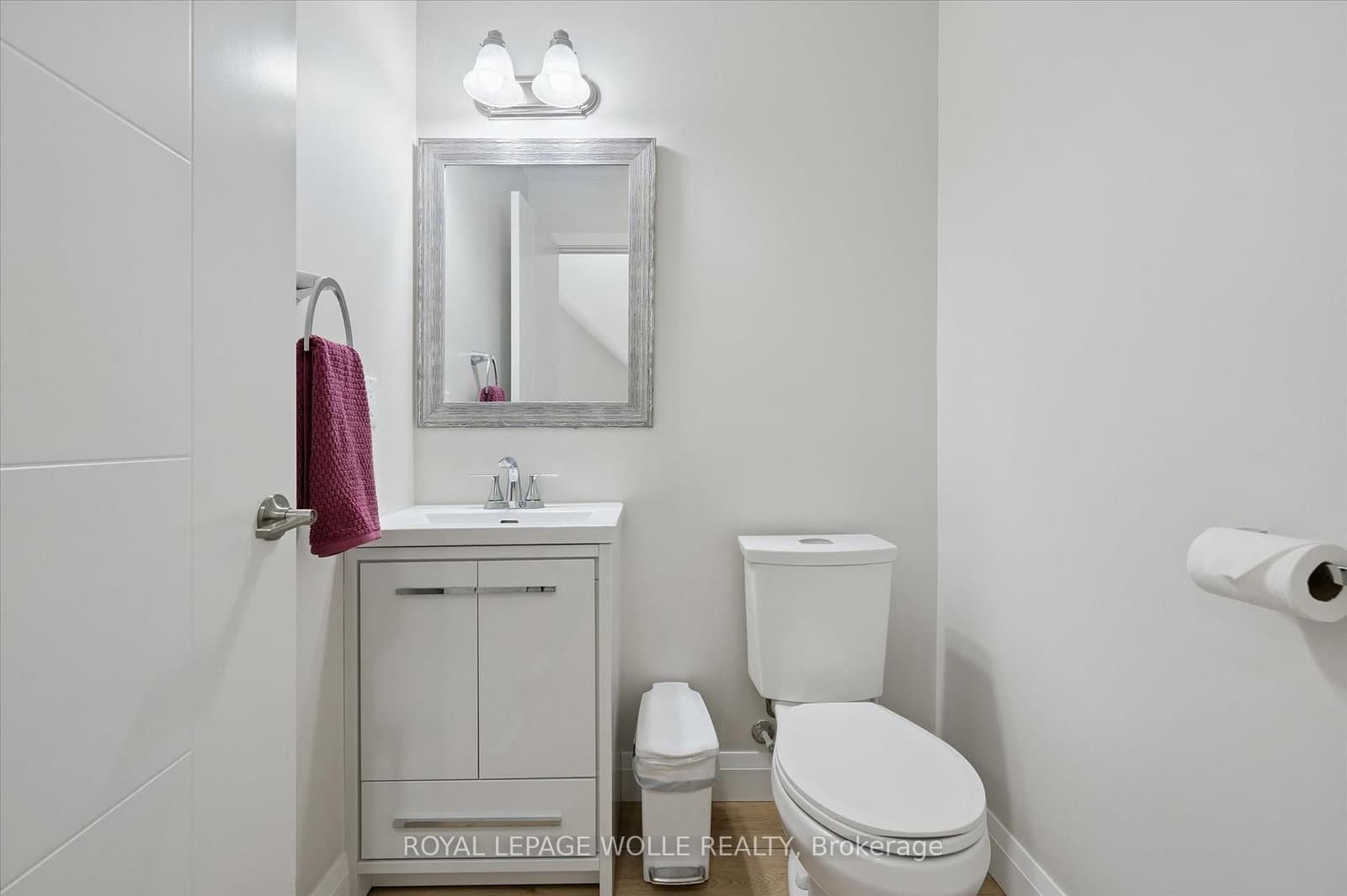 873 Robert Ferrie Drive thumbnail 17
